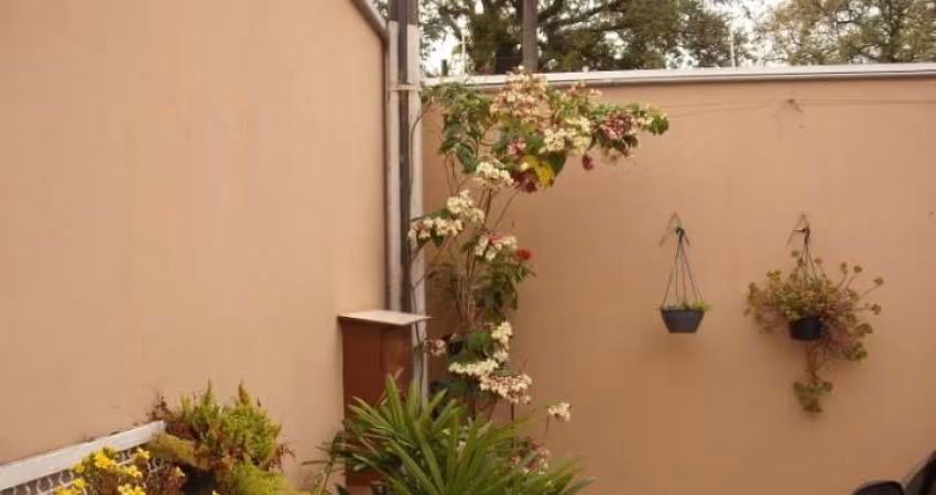 CASA COM 3 DORMITÓRIOS OS 3 COM ARMÁRIOS NO JARDIM CICA