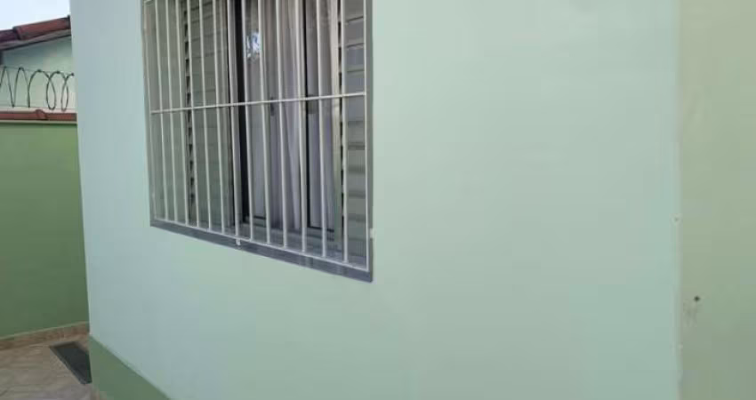 CASA COM 2 DORMITÓRIOS 1 COM CLOSET VILA ROSSI