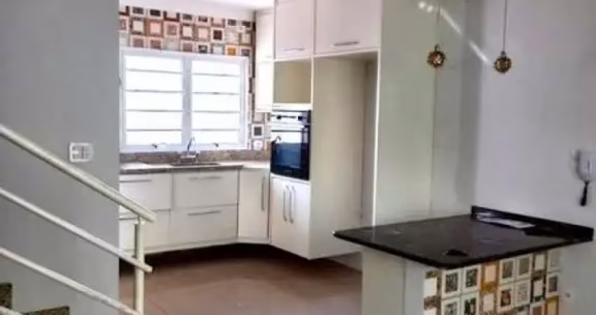 Lindo sobrado em condomínio fechado!