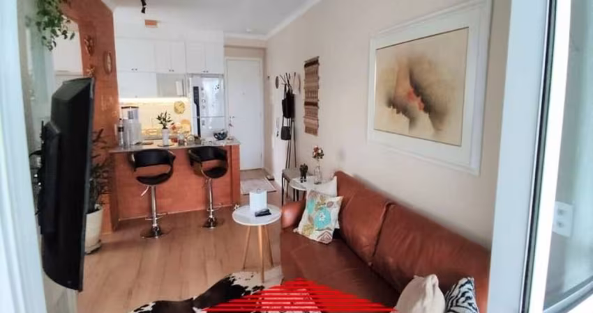 Apartamento de dois dormitórios sendo uma suíte - Vaga livre