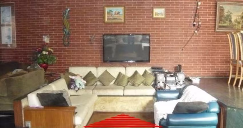 Linda casa no Cambuci!