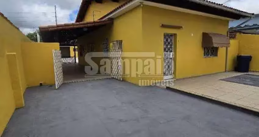 Ótima casa avarandada de 03 quartos em campo grande