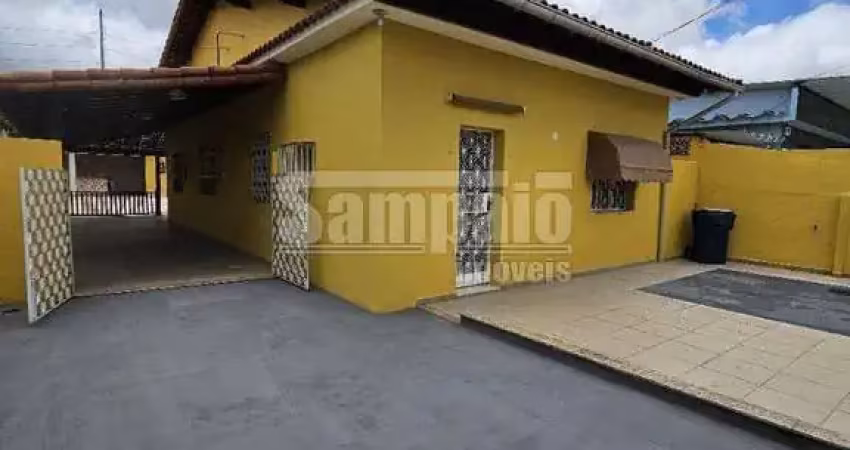 Ótima casa avarandada de 03 quartos em campo grande