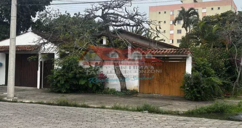 Ampla casa térrea  com 04 quartos + salão comercial - Porto Novo- Caraguatatuba/SP