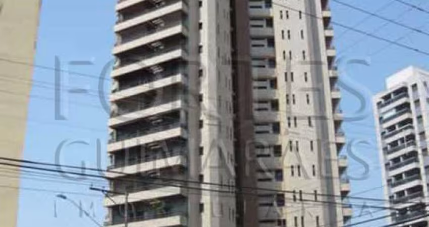 Apartamento Cobertura Duplex 273m² com 5 quartos sendo 4 suítes (01 máster) e com armários, no centro da cidade;