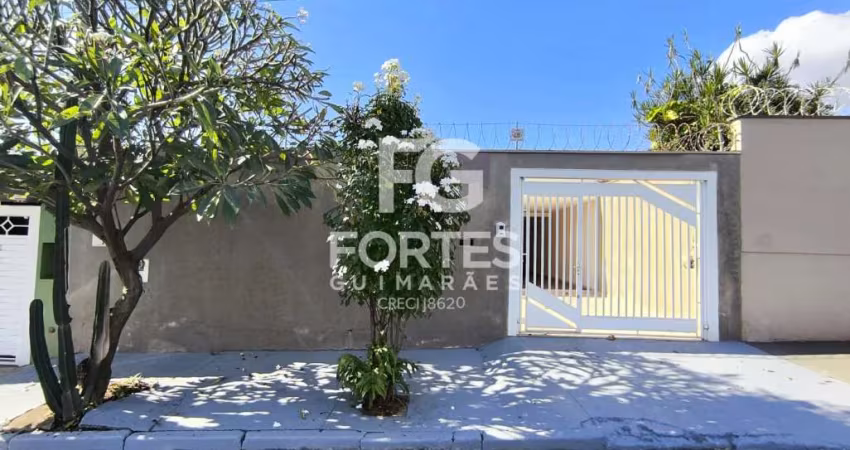 Casa Térrea com 158m² de área construída em um terreno de 250m², com 03 quartos sendo 1 suíte;