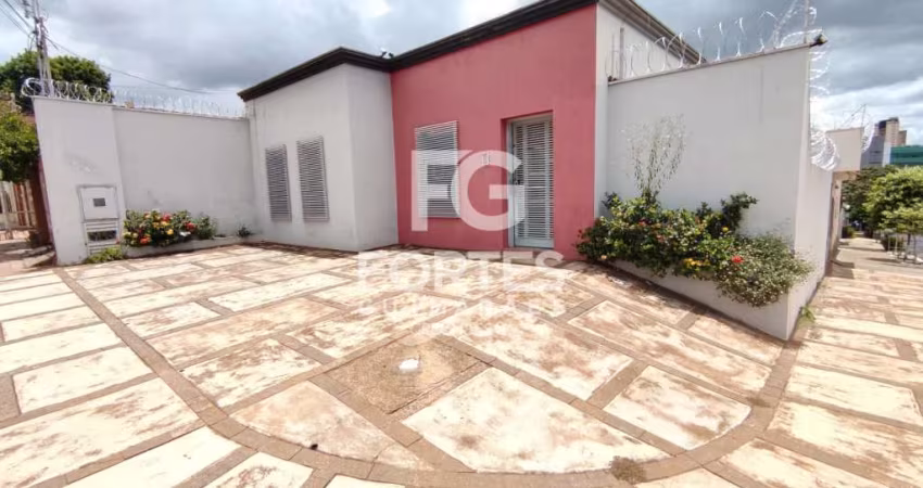Imóvel Comercial para Clinica, Escritório e outros, de esquina entre as avenidas Independência, Portugal, Francisco Junqueira com 04 salas (01 recepção)