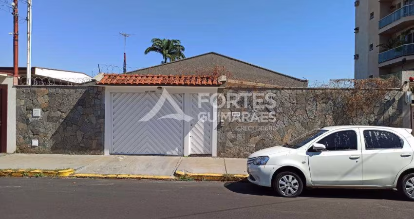 Casa Térrea na avenida Santa Luzia com 177m², 3 quartos sendo 1 suíte e com armários, 2 banheiros sendo 1 suíte e 1 social e 1 com banheira de hidromassagem