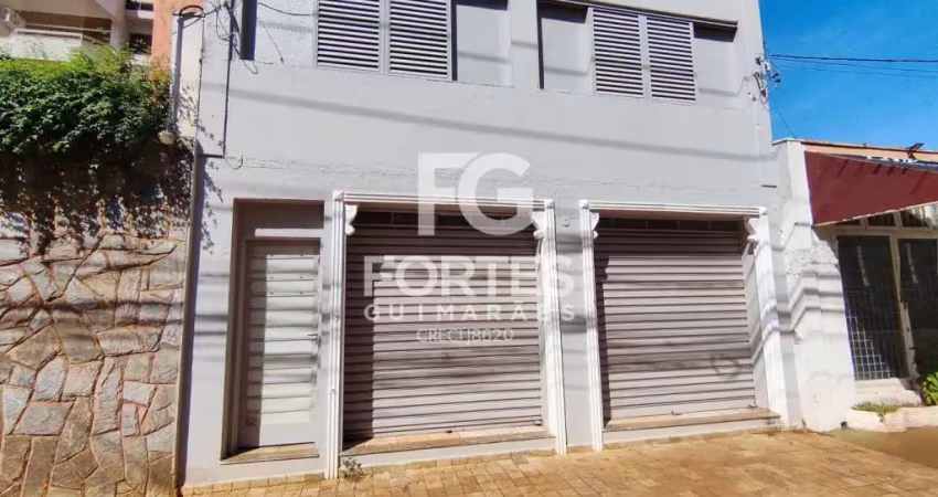 Salão comercial loja térreo 55m² ac sendo salão com 02 portas de aço modelo comercial, vitrine com portas de correr