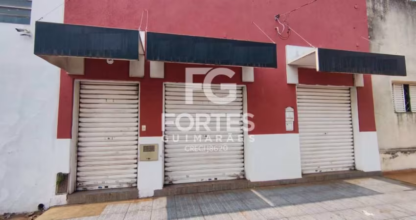 Salão Comercial com 116m² de área construída em um terreno de 137m², sendo salão, fachada com portas de vidro, portas de enrolar modelo comercial