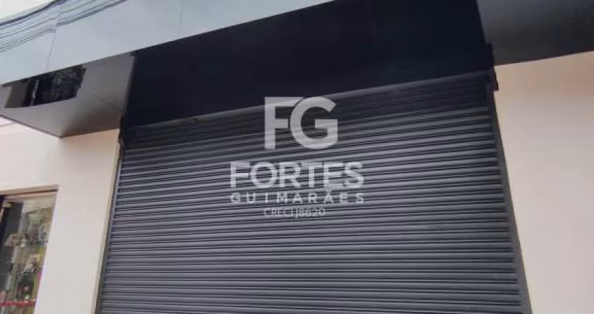 Salão Loja com estrutura para instalação de vitrine na fachada, porta modelo comercial com automação, espaço copa e 01 wc.