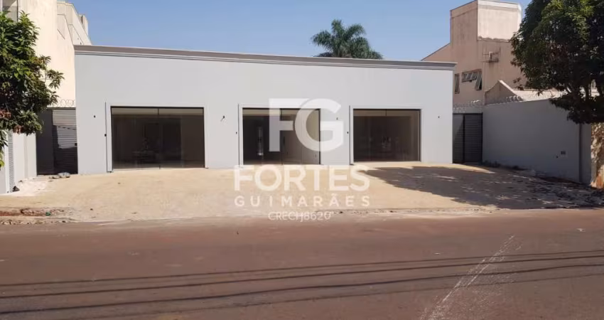 Galeria de lojas ao lado do Ribeirão Shopping