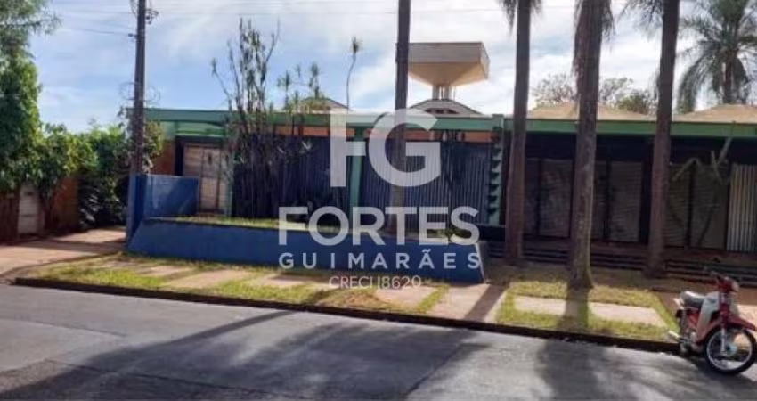 Casa Térrea com 729,48m² em um terreno de 1248m² com 4 quartos sendo 2 suítes;