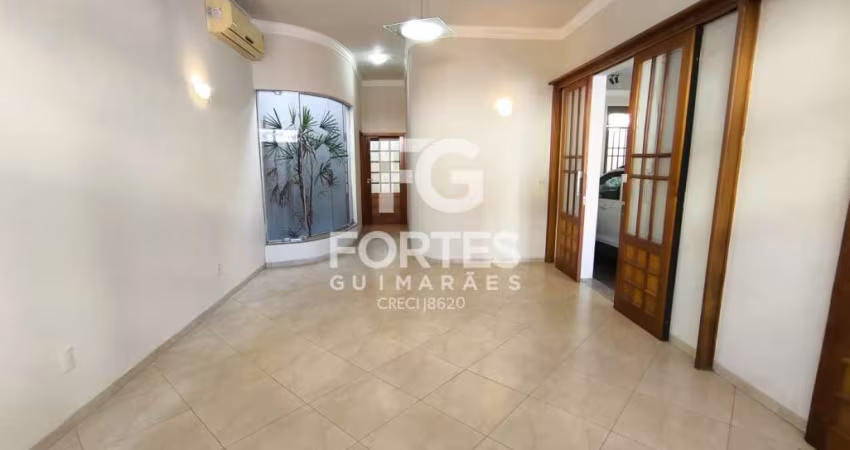 Casa Térrea Residencial/ Comercial 183m² com 4 quartos sendo 3 suítes, 3 com armários, ventiladores de teto e 3 com ares condicionados, no Centro e próximo do Shopping Santa Úrsula;