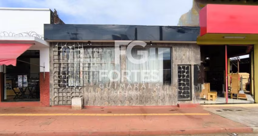 Salão/ Loja Comercial aproximadamente 65m² sendo salão com vitrine, área com balcão caixa, 2 provadores e ar condicionado, na avenida Dom Pedro I;