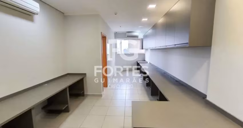 Sala Comercial Planejada com 51m² sendo 2 salas com ares condicionados, 2 banheiros privativos com gabinetes e espelhos, no Centro Empresarial Jardim Botânico e ao lado do parque Raya;