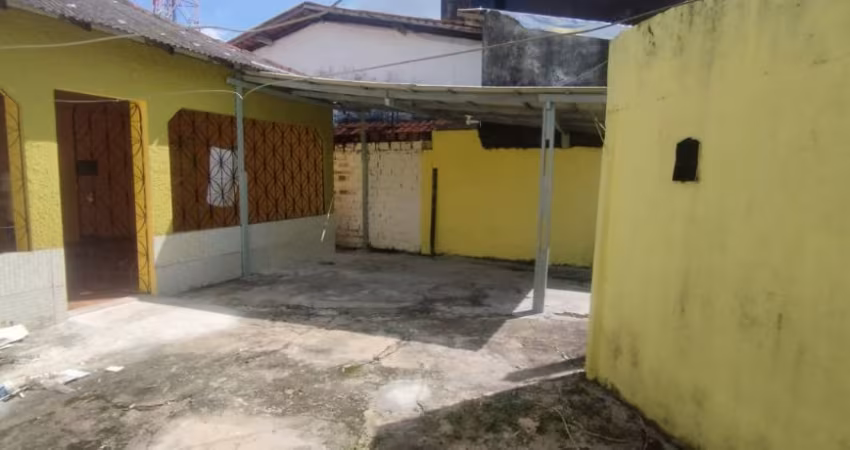 Alugo casa na Cidade nova, com pátio e quintal 1 quarto