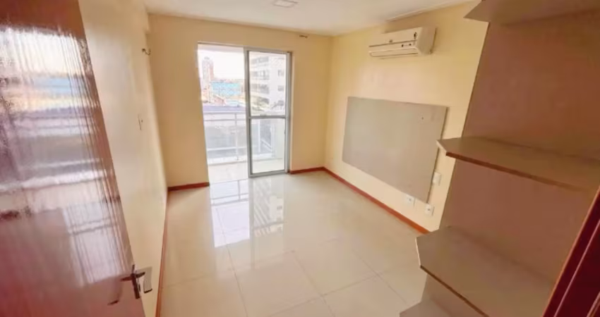 Alugo apartamento de 3 quartos (2 suítes), semi mobiliado na barão do triunfo.