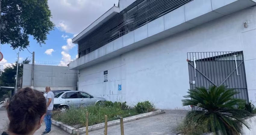 Galpão Comercial de Alto Padrão com 10 Salas e 26 Vagas de Garagem no Jabaquara, São Paulo-SP!
