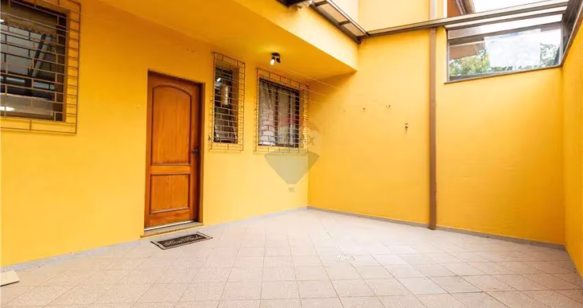 Sobrado à venda, com 3 quartos sendo 1 suíte, 2 vagas, 138m² - Bacacheri - Curitiba/PR