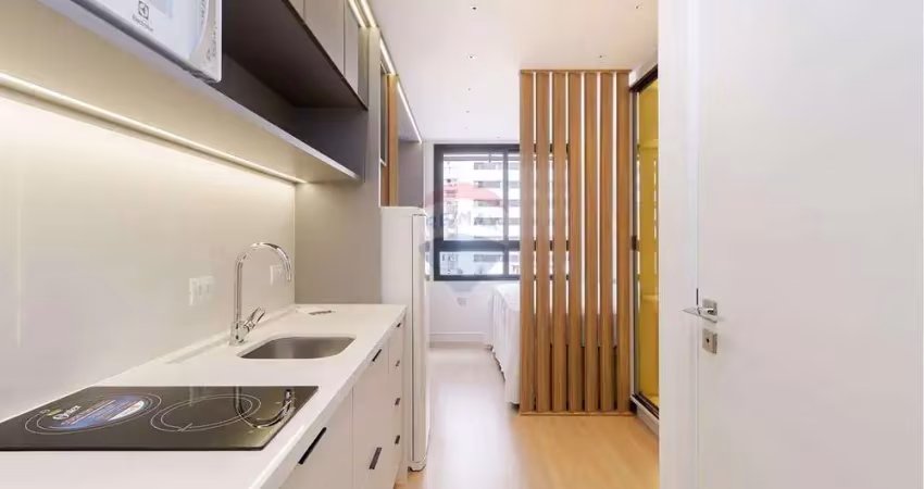 ALUGUEL STUDIO NOVO, TOTALMENTE MOBILIADO – R$ 2.190,00 (ver detalhes do pacote de locação na descrição) – Edifício All Batel – no bairro Batel.