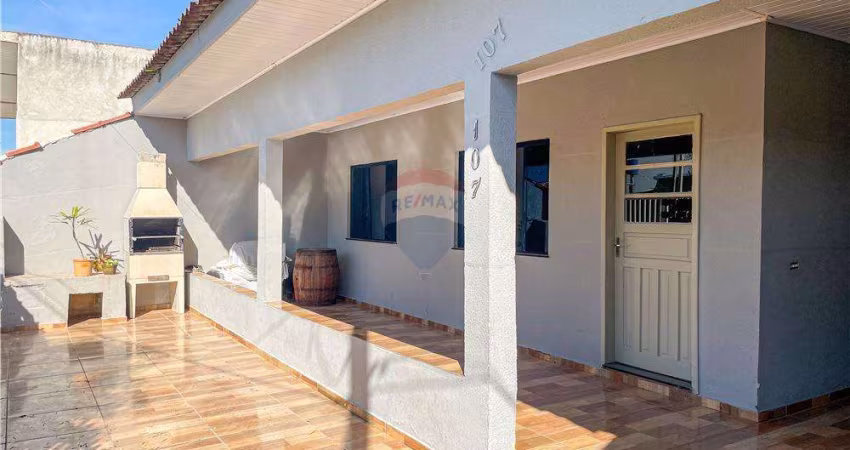 Casa 4 Quartos vaga para 3 carros - Bairro Maracanã - Colombo