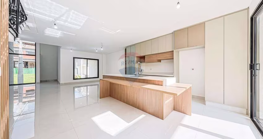 Casa de Condomínio para venda em Pinheirinho de 209.00m² com 4 Quartos, 1 Suite e 2 Garagens