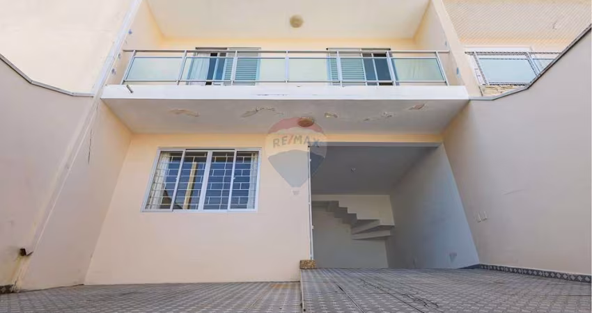 Sobrado para venda em Cajuru de 143.00m² com 3 Quartos, 1 Suite e 2 Garagens