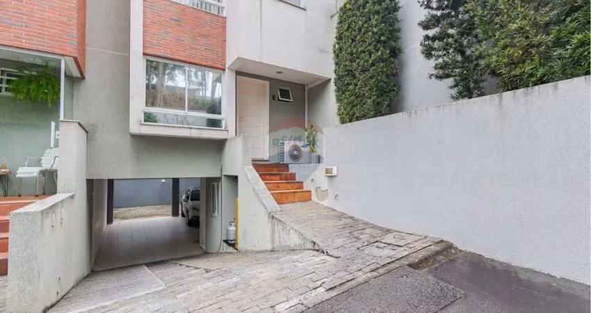 Sobrado condomínio santo inácio, 3 quartos, 1 suíte, ático com terraço e sacada com churrasqueira.