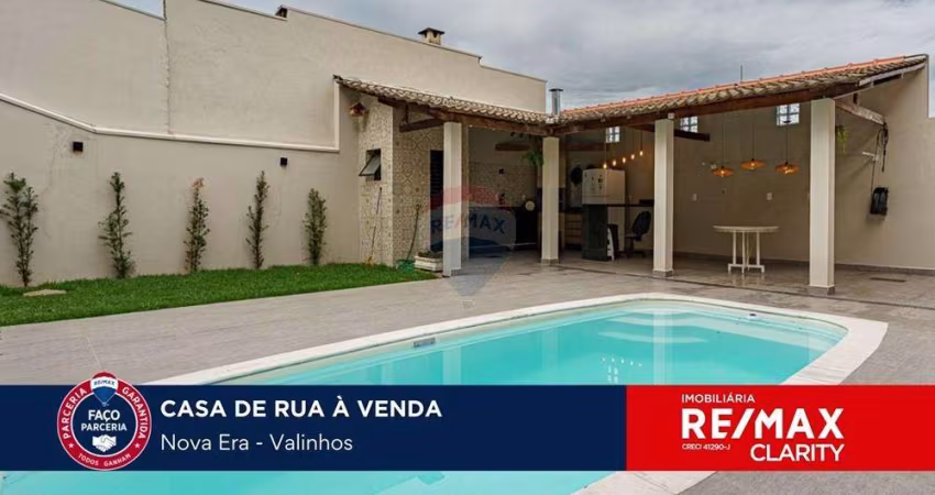 Casa com 3 Quartos e 3 banheiros à Venda, 284 m² por R$ 1.160.000