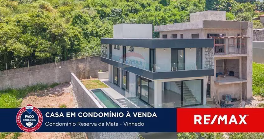 Casa em Vinhedo Moderna com Piscina de Raia, Vista Panorâmica e 3 Suítes - Estilo e Exclusividade