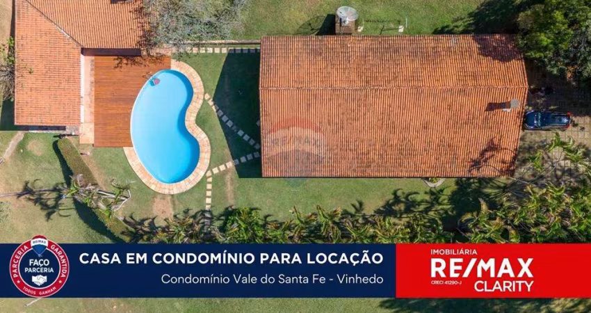 Casa para locação, 350m²,  Condomínio Vale de Santa Fé, Vinhedo-SP.  Com 4 quartos, piscina em terreno de 14.370 m²