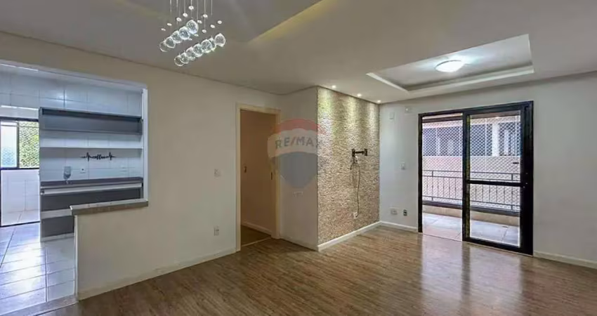 Vende-se apartamento no Condomínio Mondo Itália, com 3 dormitórios, 1 suíte e 2 vagas cobertas.