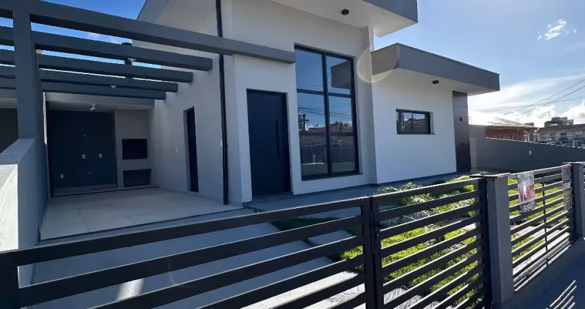 Casa com três quartos sendo um suíte em São José