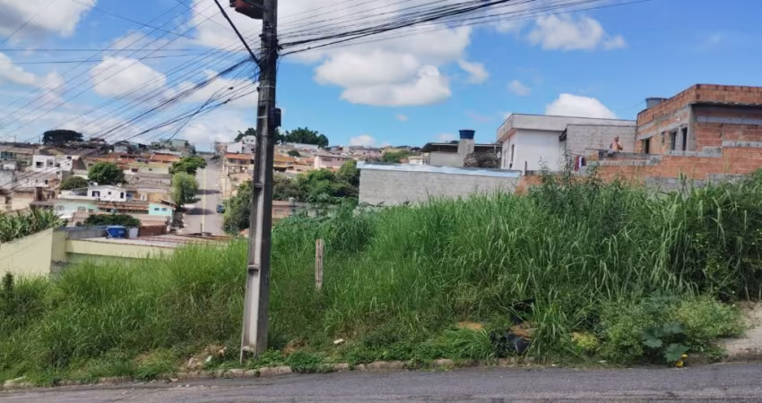 Terreno de 205 m² perto de escolas e supermecados no Bairro Sion/Varginha-MG