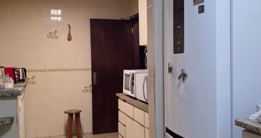 Casa 4 quartos 3 banheiros no Capão Raso em Curitiba