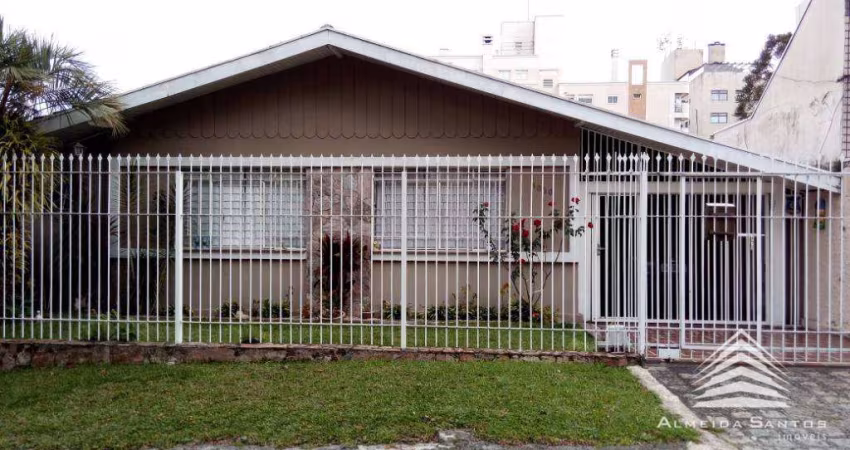 Casa a venda Água Verde, 4 dormitórios, 2 suítes, 5 vagas de garagem