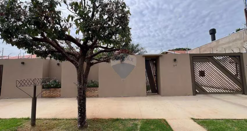 'Casa com piscina área gourmet e 3 suítes'