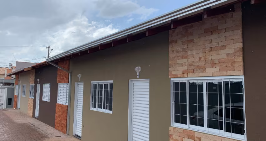 Conjunto de 4 casas em condominio Fechado
