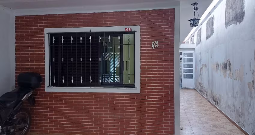 Belíssima casa térrea à venda.