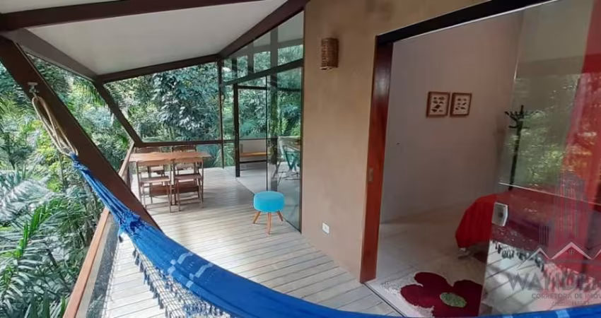 Casa à Venda no Condomínio Prumirim 3 Dormitórios com Vista para o Mar a 600 m da Praia.