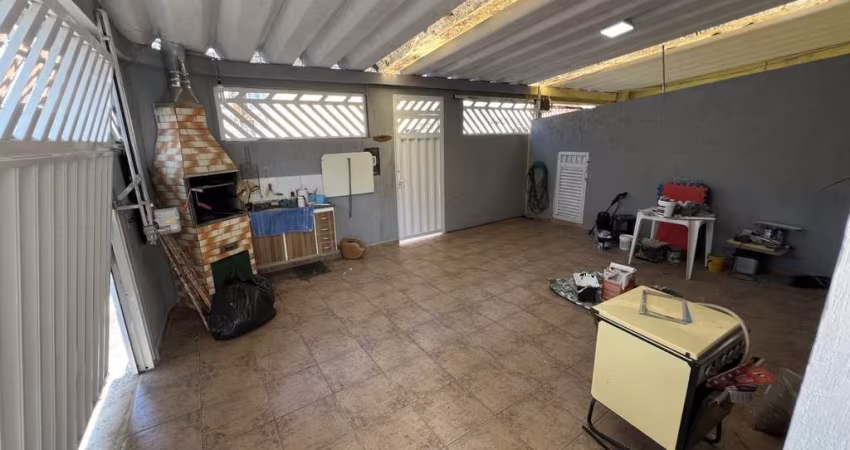 Casa Térrea para Locação em São Vicente, Vila São Jorge, 2 dormitórios, 2 banheiros, 2 vagas