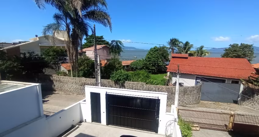 Linda casa: 2 suítes, 1 BWC social, 2 vagas