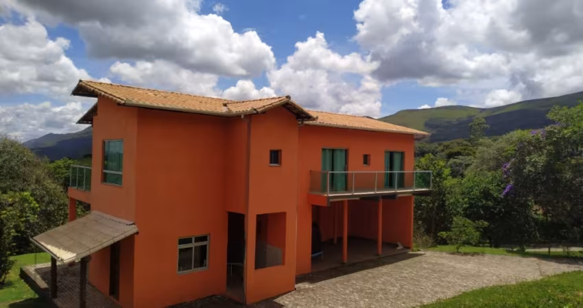 Casa a venda em condomínio fechado