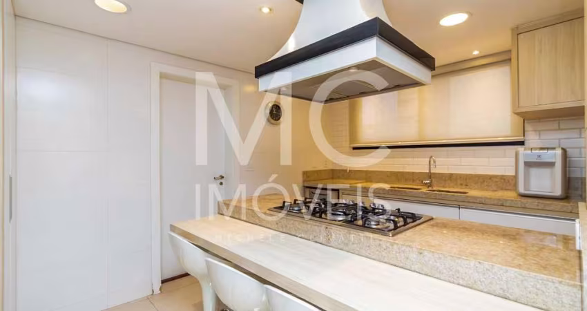 Apartamento com 233.0 m², à venda no bairro Água Verde.