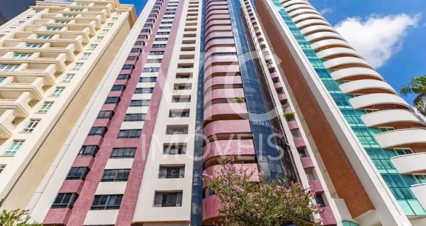 Excelente Apartamento face Norte, com 260 m², 4 quartos sendo 2 suítes à venda no bairro Batel.