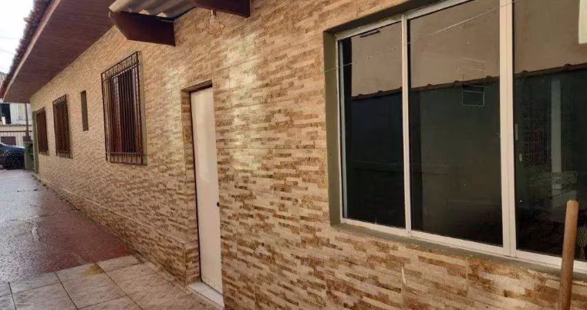 Casa com 3 dormitórios, 250 m² - venda por R$ 1.300.000,00 ou aluguel por R$ 5.400,00/mês - Jardim Maria Rosa - Taboão da Serra/SP