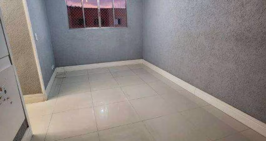 Apartamento com 2 dormitórios à venda, 48 m² por R$ 240.000,00 - Parque Pinheiros - Taboão da Serra/SP