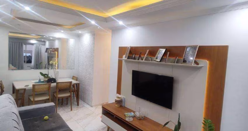 Apartamento com 2 dormitórios à venda, 52 m² por R$ 290.000 - BNH - Parque Pinheiros - Taboão da Serra/SP