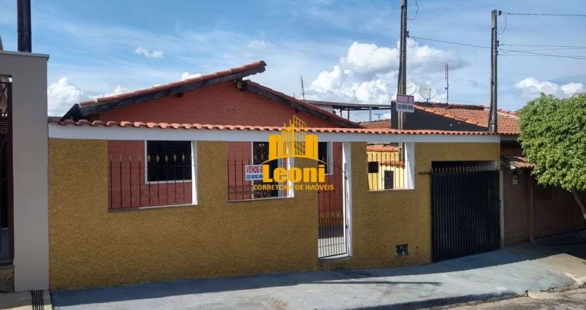Casa 2 quartos com 2 banheiros, sala grande  com terreno inteiro de 250 m2